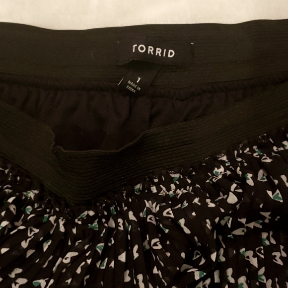 Floral chiffon Torrid skirt - Picture 2 of 5